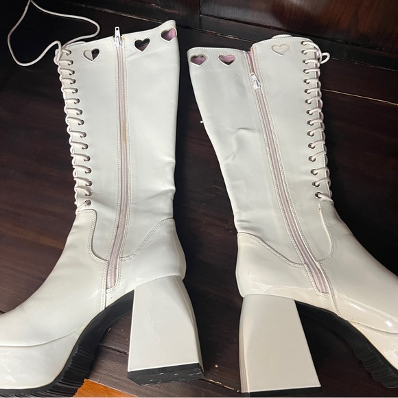 Sugar Thrillz Heart Walk Over You Platform Boots White - Picture 8 of 12
